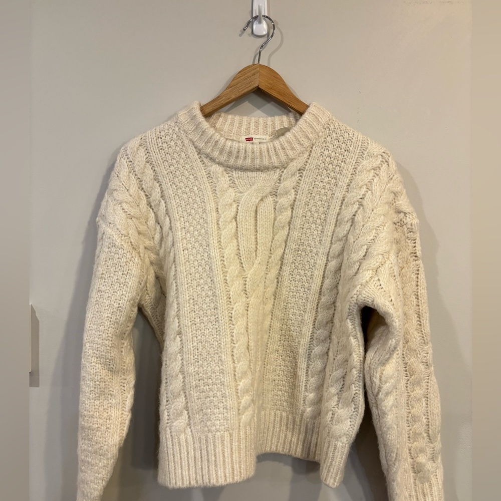 NWOT Levi’s Cream Cable Knit Sweater Small
